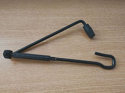 做汽車千斤頂手搖桿成型產品，選貝朗線材折彎機